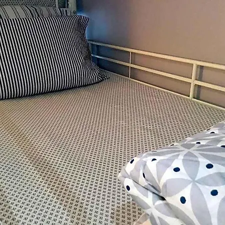 Just For Sleep,male Dorm Share Daily 8pm-10am * Párizs